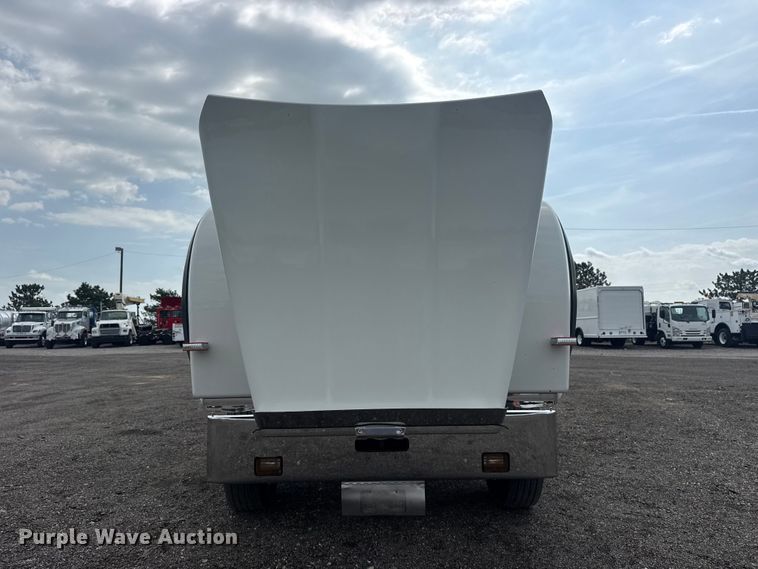 image for item EG8997 2012 Western Star 4900 semi truck