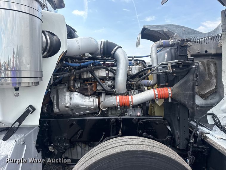 image for item EG8997 2012 Western Star 4900 semi truck