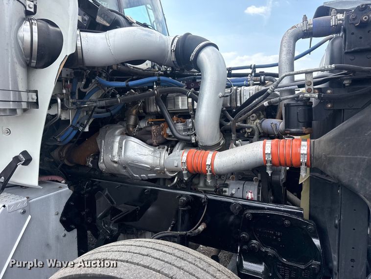 image for item EG8997 2012 Western Star 4900 semi truck