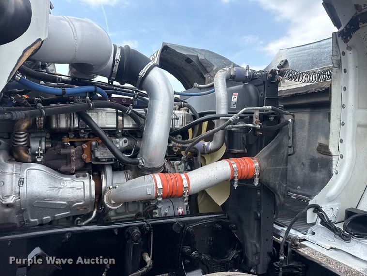image for item EG8997 2012 Western Star 4900 semi truck
