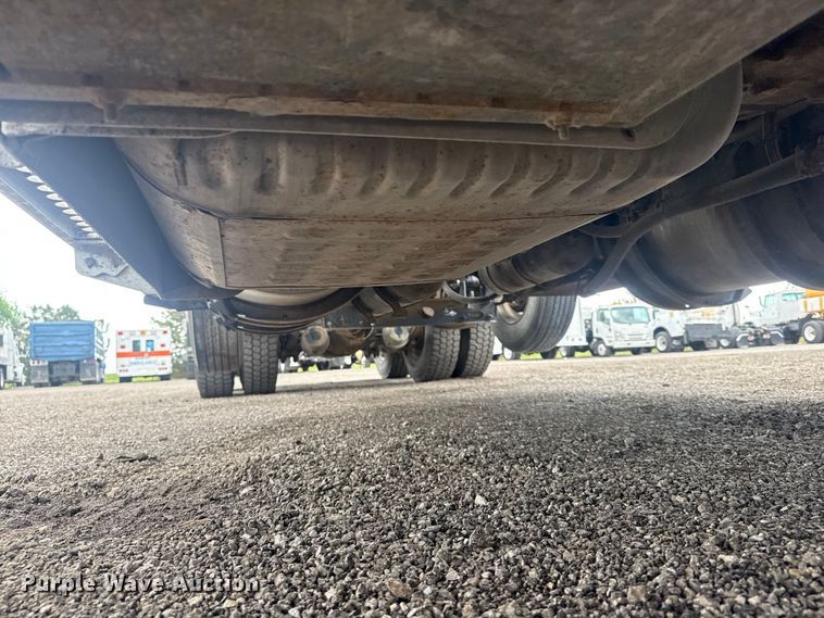image for item EG8997 2012 Western Star 4900 semi truck