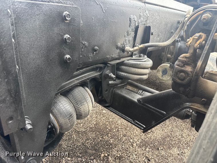 image for item EG8997 2012 Western Star 4900 semi truck