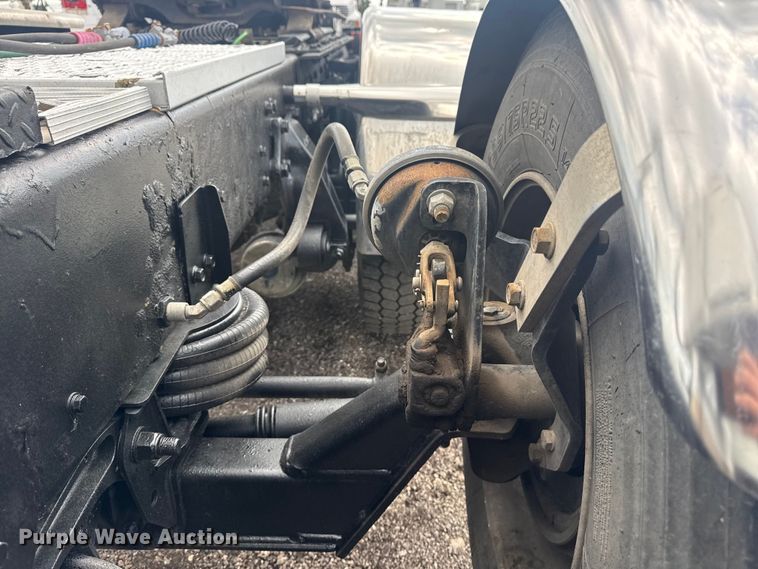image for item EG8997 2012 Western Star 4900 semi truck