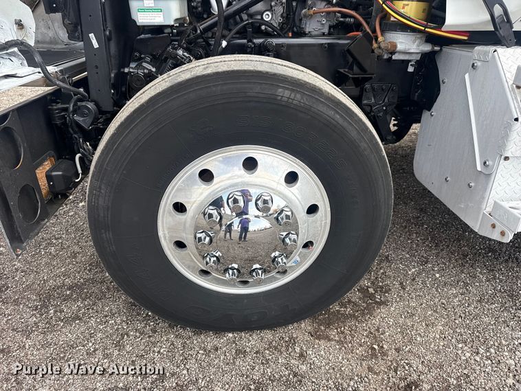 image for item EG8997 2012 Western Star 4900 semi truck
