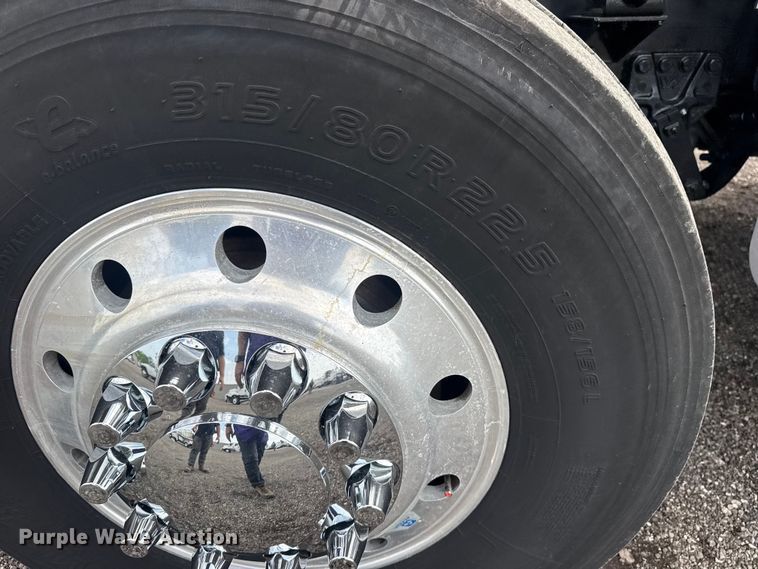 image for item EG8997 2012 Western Star 4900 semi truck