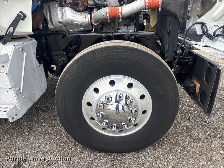 image for item EG8997 2012 Western Star 4900 semi truck