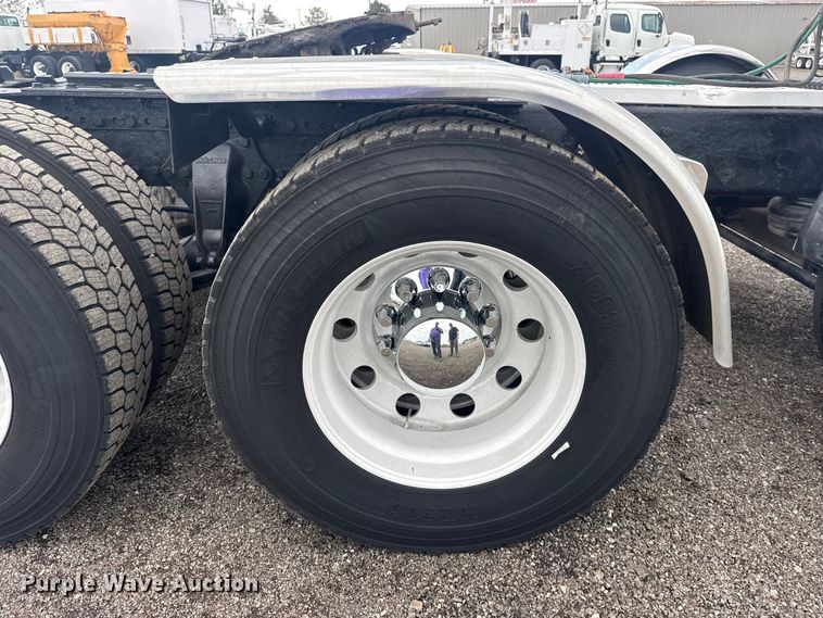 image for item EG8997 2012 Western Star 4900 semi truck