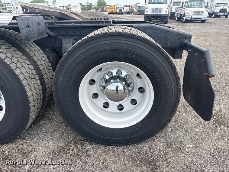 image for item EG8997 2012 Western Star 4900 semi truck