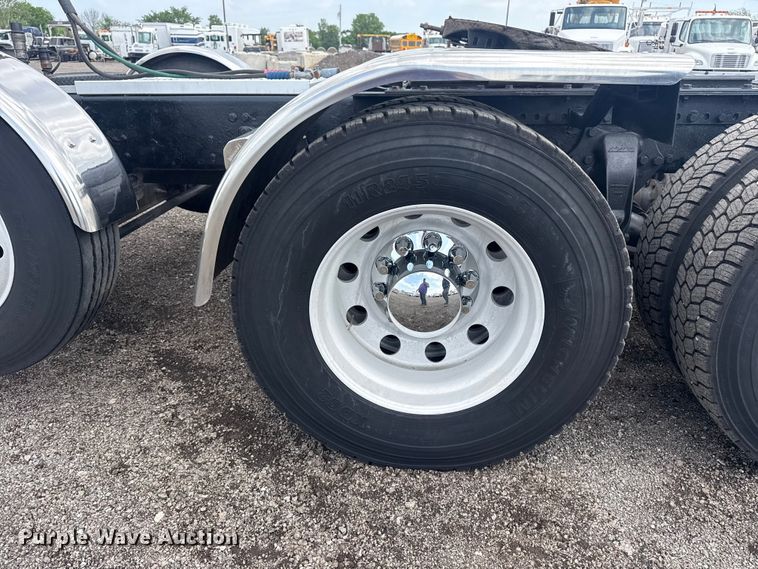 image for item EG8997 2012 Western Star 4900 semi truck