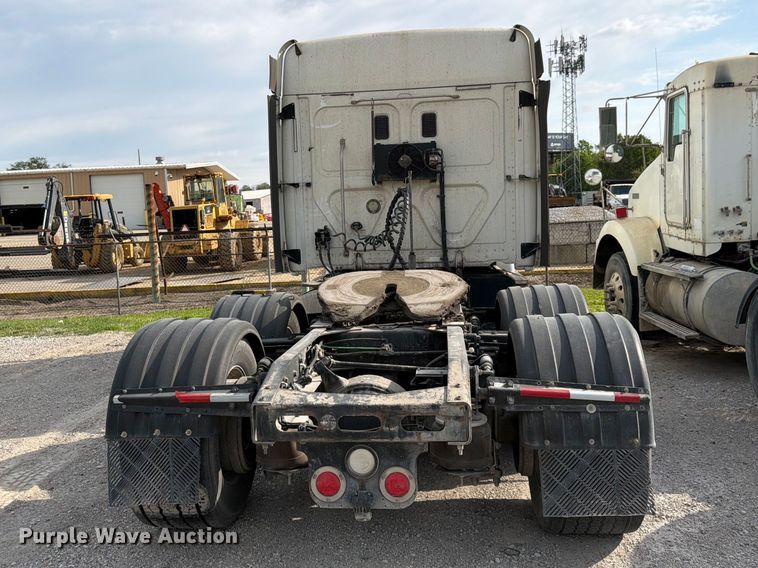 image for item EL0109 2016 Freightliner Cascadia semi truck