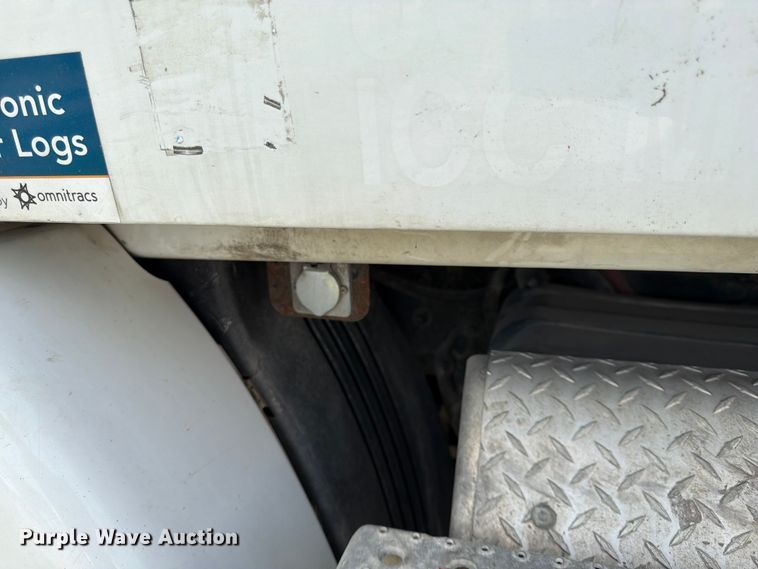 image for item EL0109 2016 Freightliner Cascadia semi truck