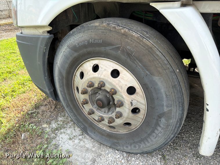 image for item EL0109 2016 Freightliner Cascadia semi truck