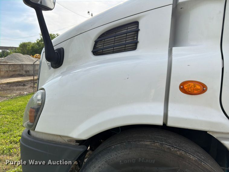 image for item EL0109 2016 Freightliner Cascadia semi truck