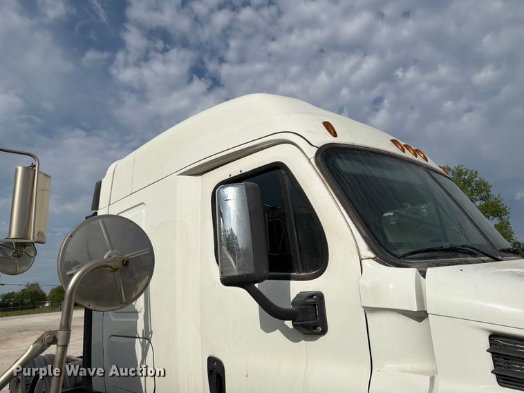 image for item EL0109 2016 Freightliner Cascadia semi truck