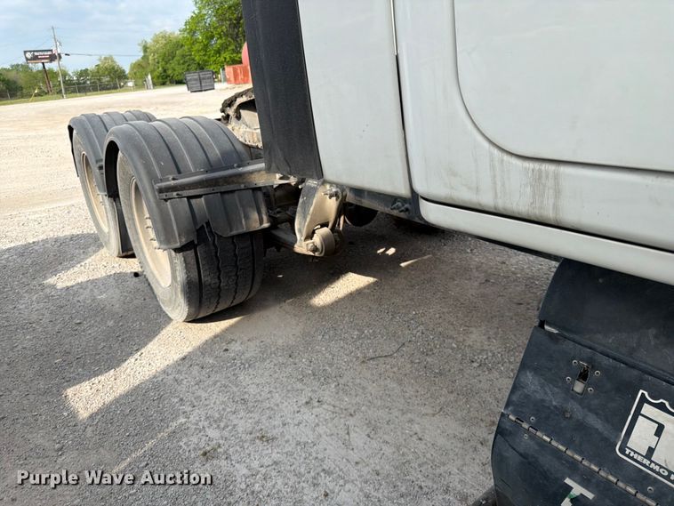 image for item EL0109 2016 Freightliner Cascadia semi truck