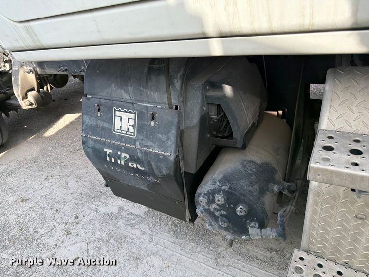 image for item EL0109 2016 Freightliner Cascadia semi truck