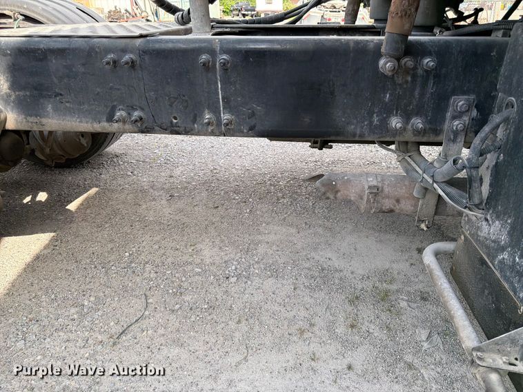 image for item EL0109 2016 Freightliner Cascadia semi truck