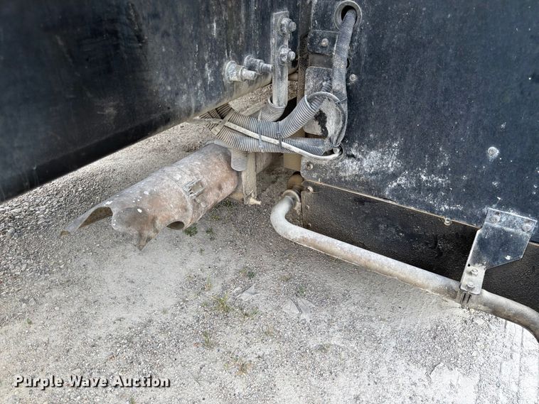 image for item EL0109 2016 Freightliner Cascadia semi truck