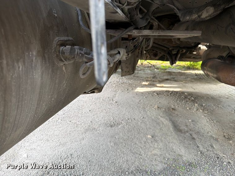 image for item EL0109 2016 Freightliner Cascadia semi truck