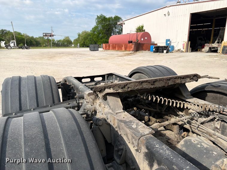 image for item EL0109 2016 Freightliner Cascadia semi truck