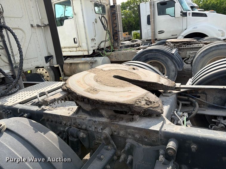 image for item EL0109 2016 Freightliner Cascadia semi truck