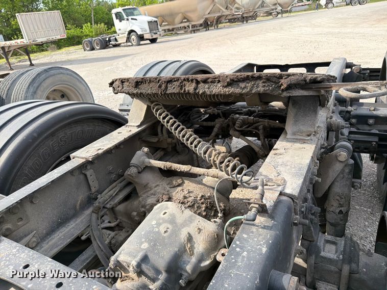 image for item EL0109 2016 Freightliner Cascadia semi truck