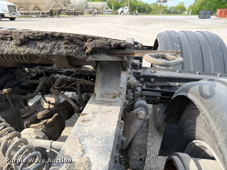 image for item EL0109 2016 Freightliner Cascadia semi truck