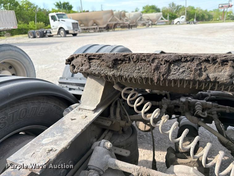 image for item EL0109 2016 Freightliner Cascadia semi truck