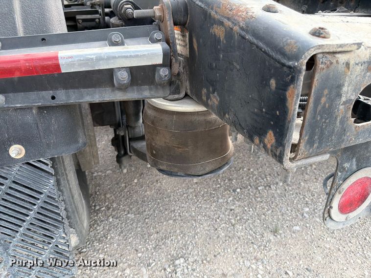 image for item EL0109 2016 Freightliner Cascadia semi truck