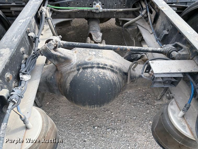 image for item EL0109 2016 Freightliner Cascadia semi truck