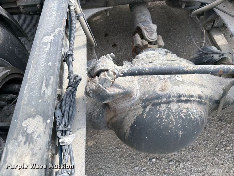 image for item EL0109 2016 Freightliner Cascadia semi truck