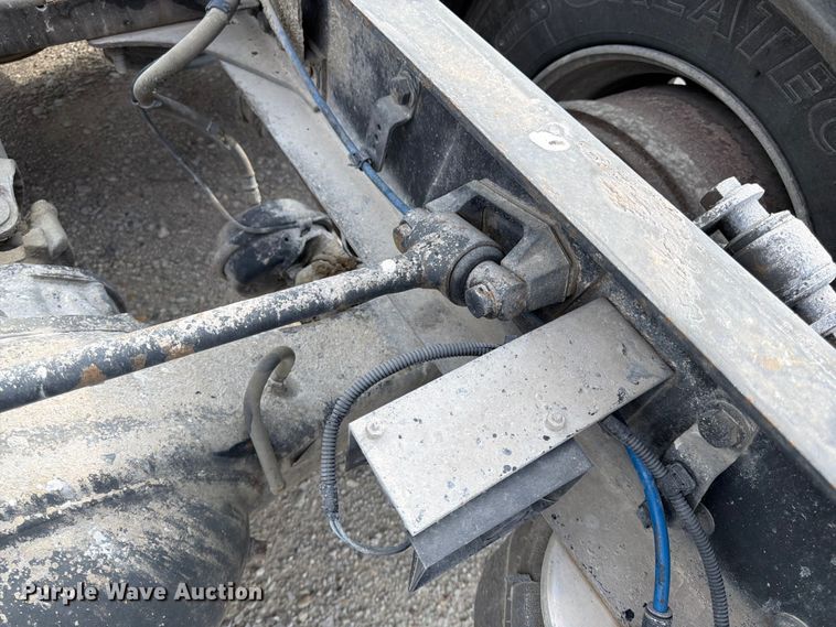 image for item EL0109 2016 Freightliner Cascadia semi truck