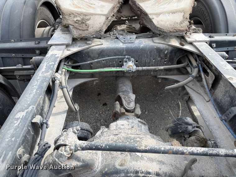 image for item EL0109 2016 Freightliner Cascadia semi truck