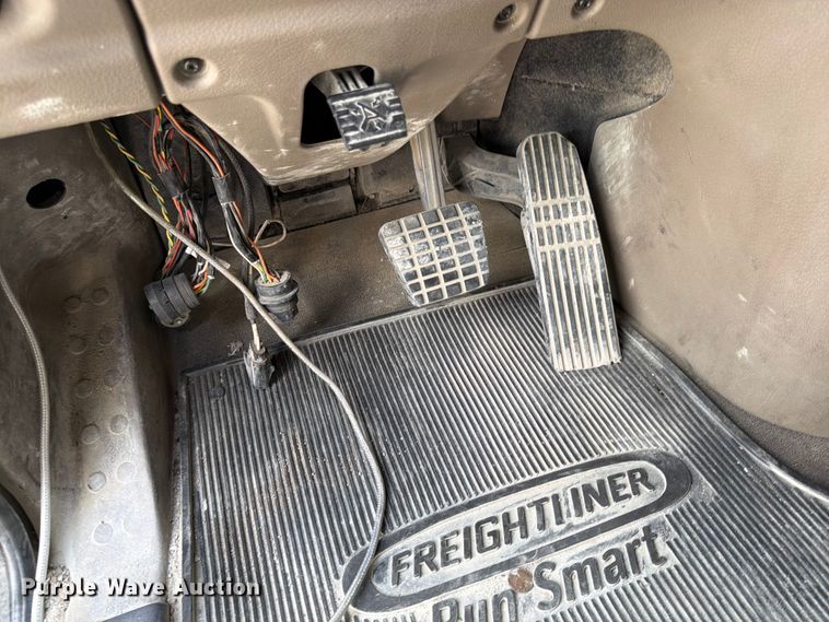 image for item EL0109 2016 Freightliner Cascadia semi truck