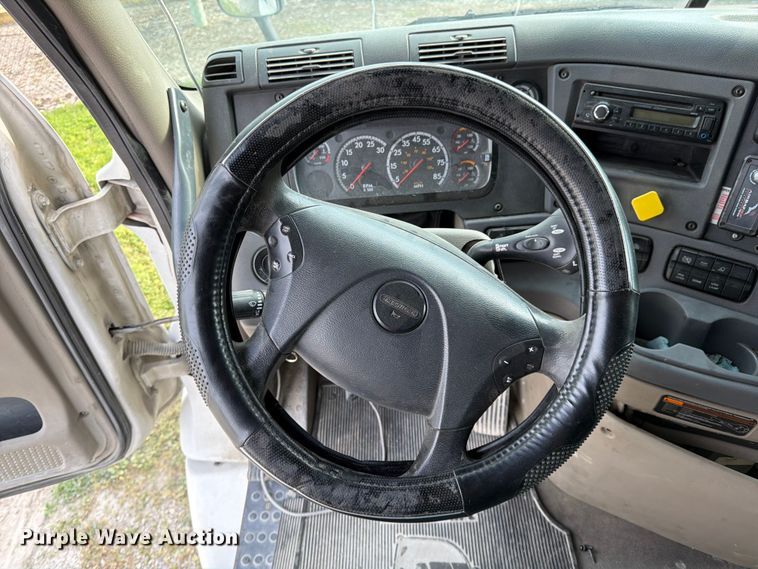 image for item EL0109 2016 Freightliner Cascadia semi truck