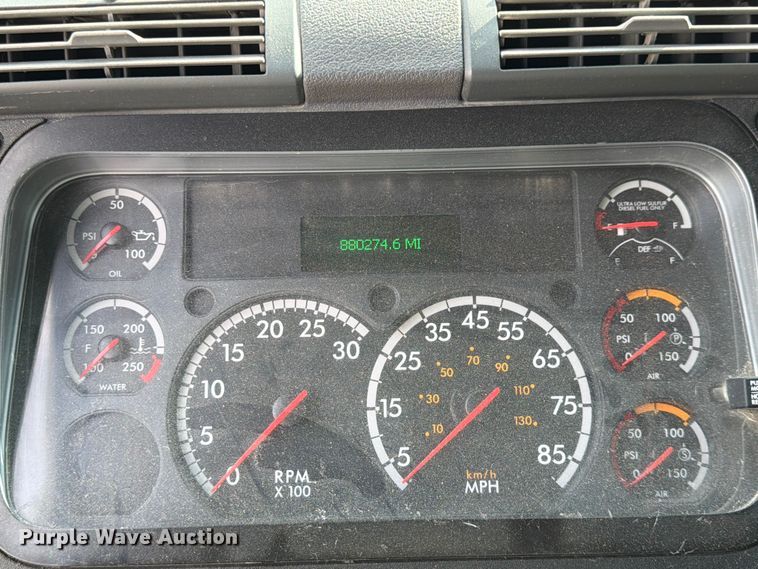 image for item EL0109 2016 Freightliner Cascadia semi truck