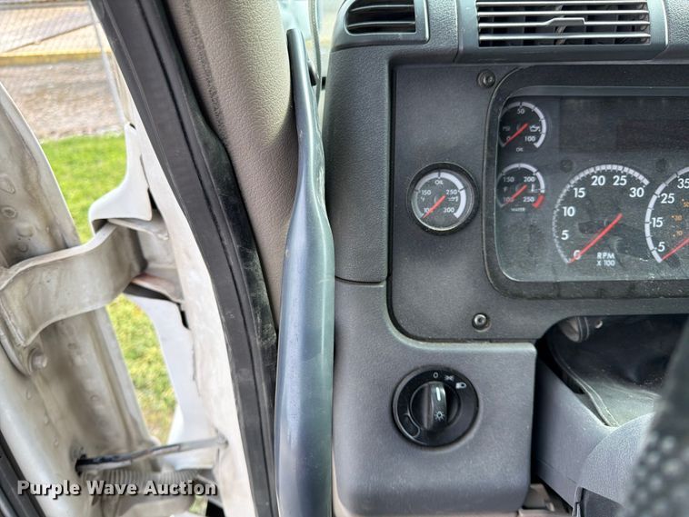 image for item EL0109 2016 Freightliner Cascadia semi truck