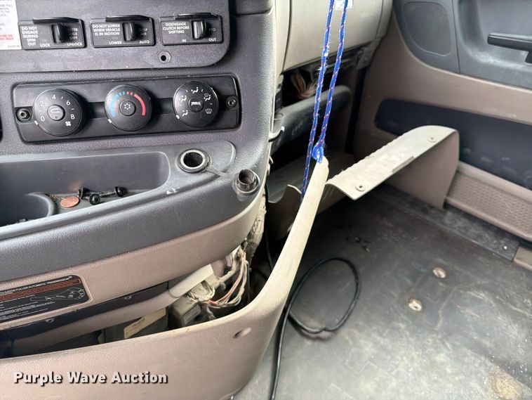 image for item EL0109 2016 Freightliner Cascadia semi truck