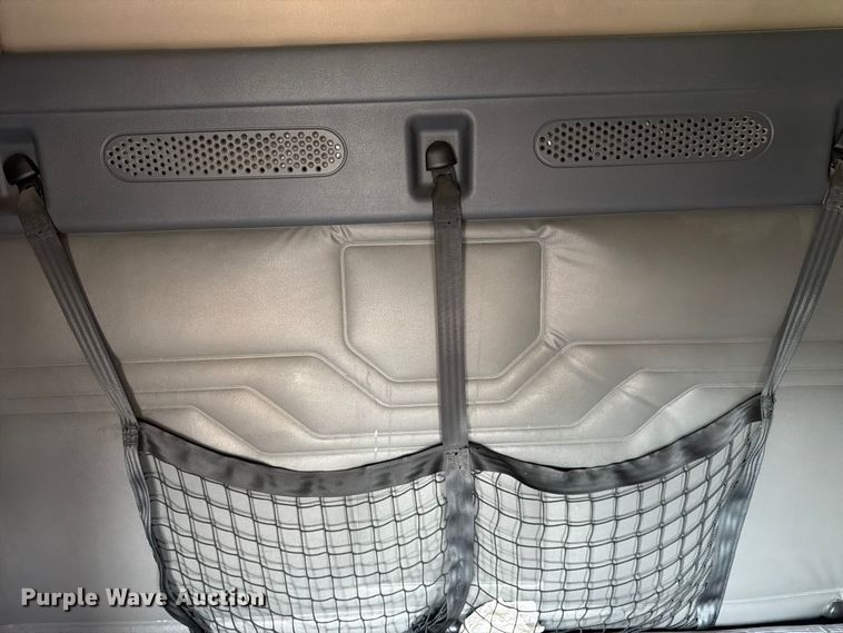 image for item EL0109 2016 Freightliner Cascadia semi truck