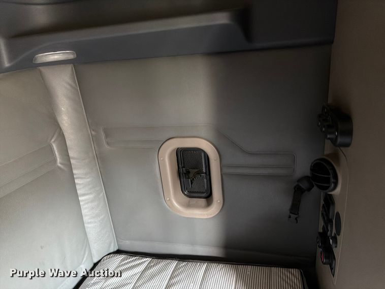 image for item EL0109 2016 Freightliner Cascadia semi truck