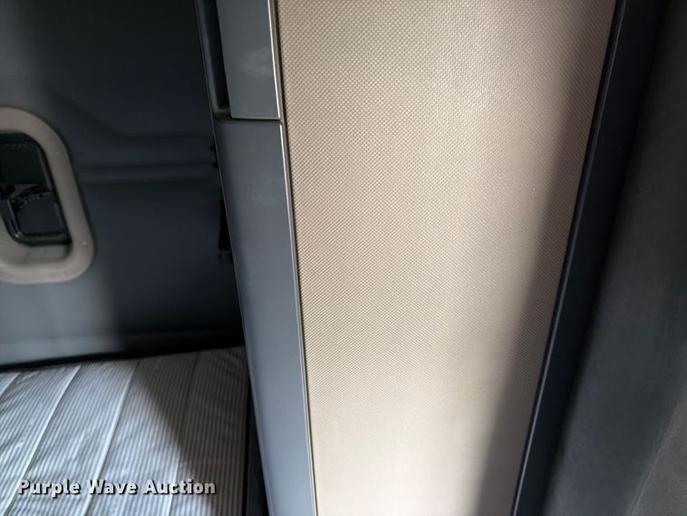 image for item EL0109 2016 Freightliner Cascadia semi truck