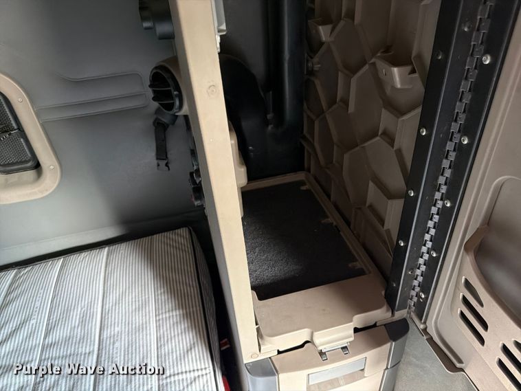 image for item EL0109 2016 Freightliner Cascadia semi truck