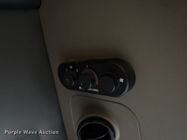 image for item EL0109 2016 Freightliner Cascadia semi truck