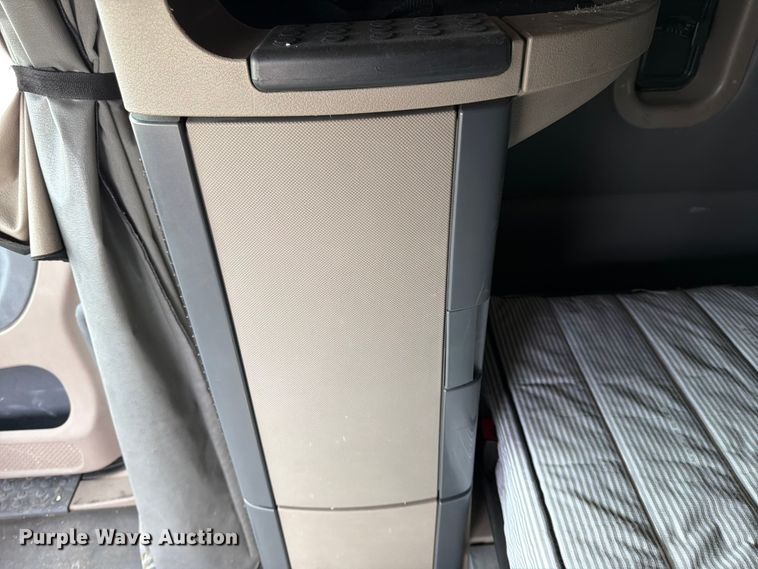 image for item EL0109 2016 Freightliner Cascadia semi truck