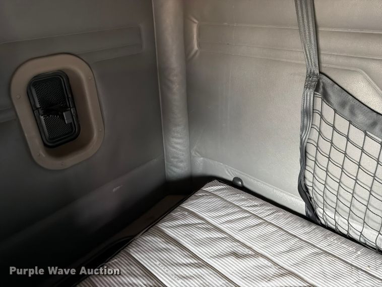 image for item EL0109 2016 Freightliner Cascadia semi truck