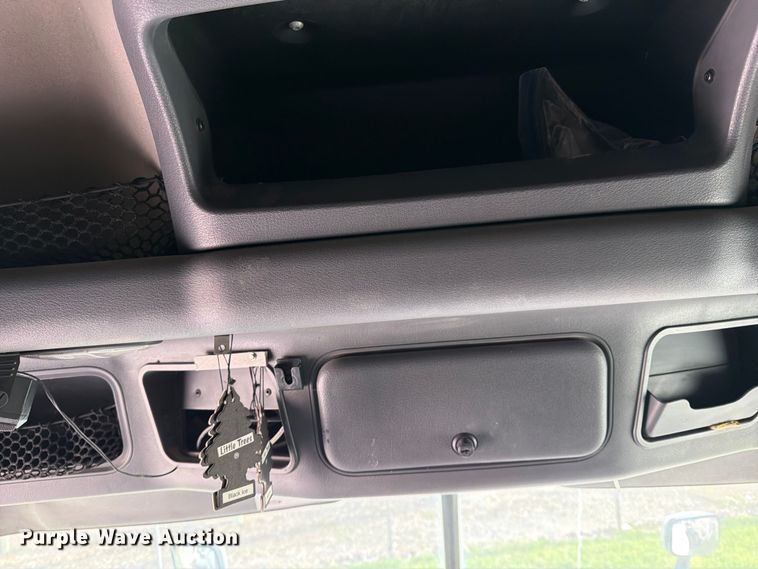 image for item EL0109 2016 Freightliner Cascadia semi truck