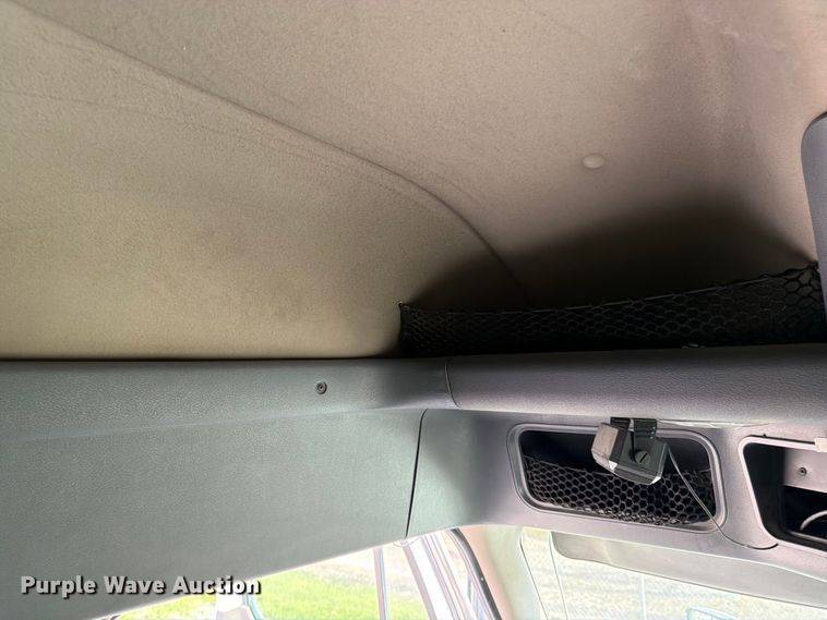 image for item EL0109 2016 Freightliner Cascadia semi truck