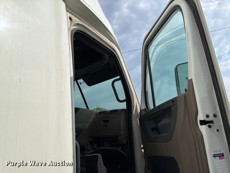 image for item EL0109 2016 Freightliner Cascadia semi truck