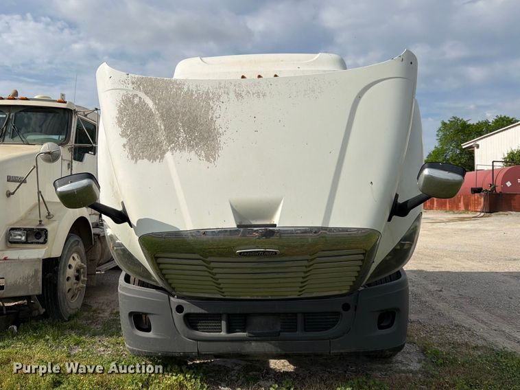 image for item EL0109 2016 Freightliner Cascadia semi truck