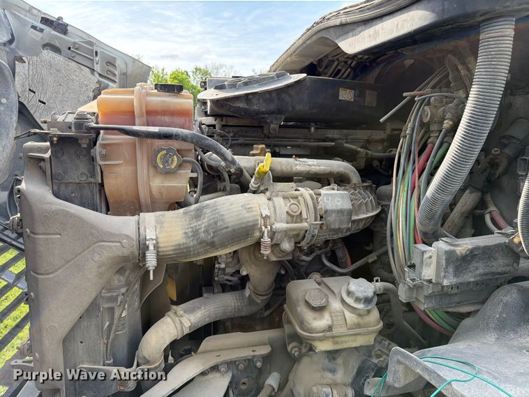 image for item EL0109 2016 Freightliner Cascadia semi truck